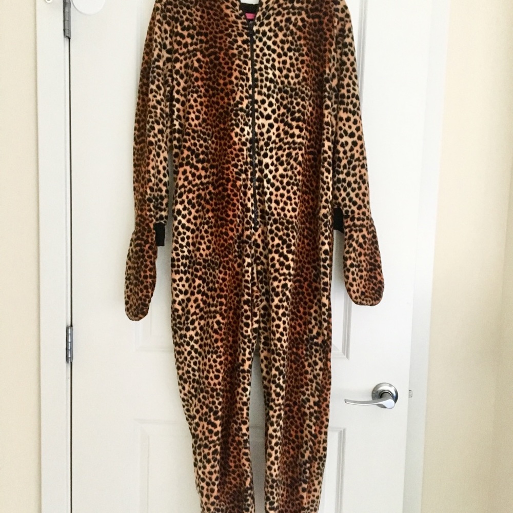 COZY FUN Halloween onesie! (Leopard)